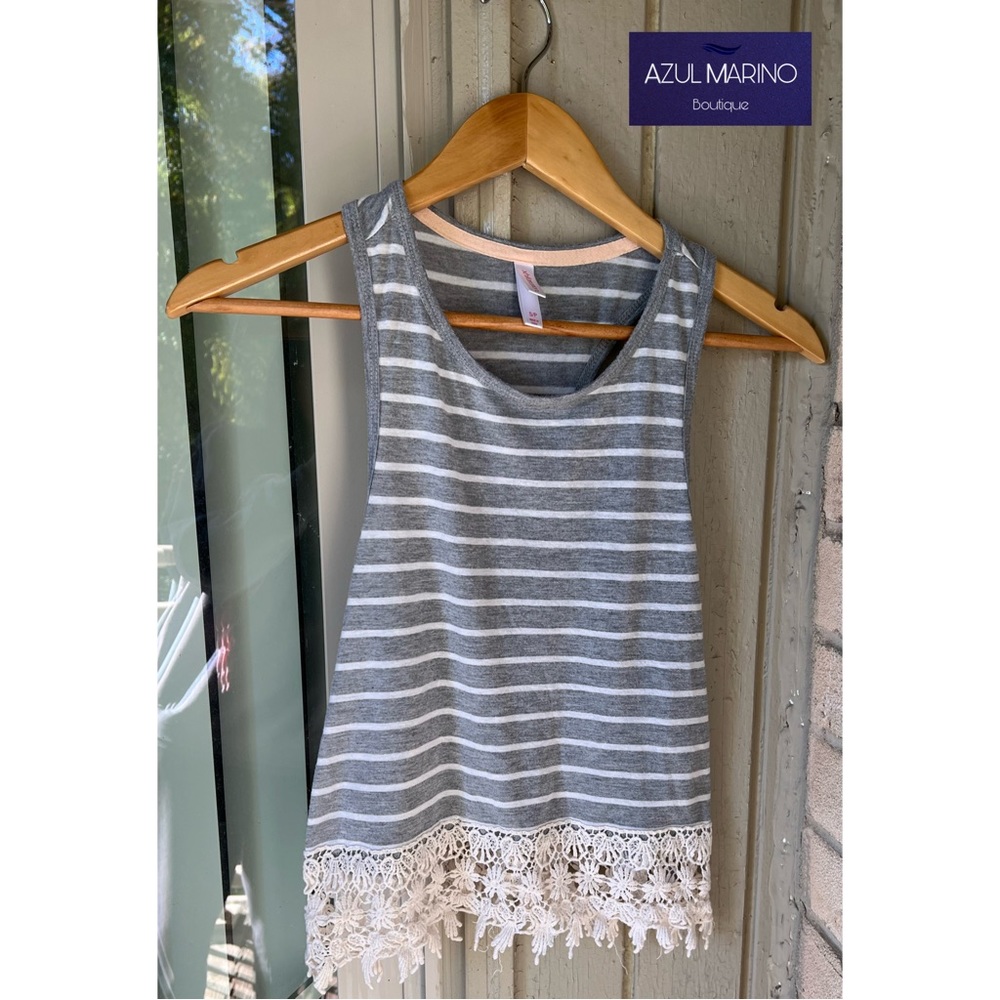 Xhilaration — Striped sleveeless tank top • Camisa rayada sin mangas •